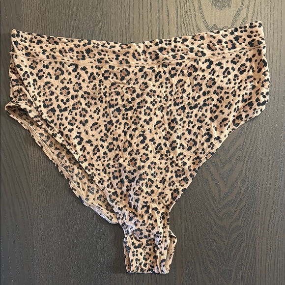 CUUP Plunge Bra Set in Leopard Print - Picture 10 of 12